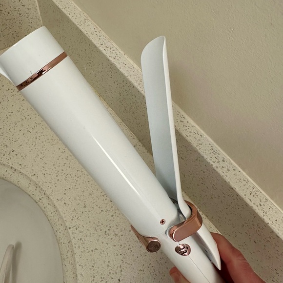 T9 Singlepass 1-1/2” Curling Iron - White and Rose Gold - Picture 3 of 10